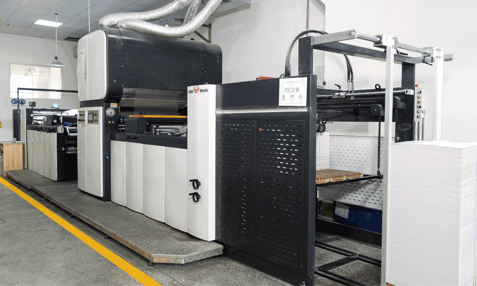 Fully automatic gluing machine