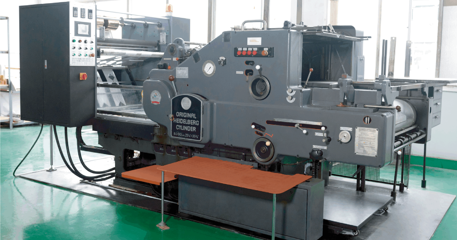 Fully automatic stamping machine