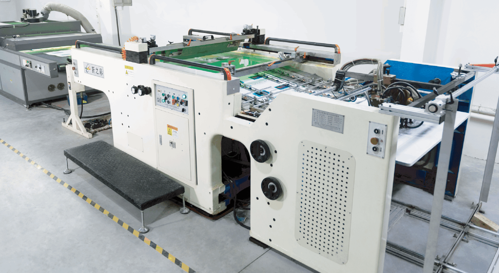 Fully automatic UV machine