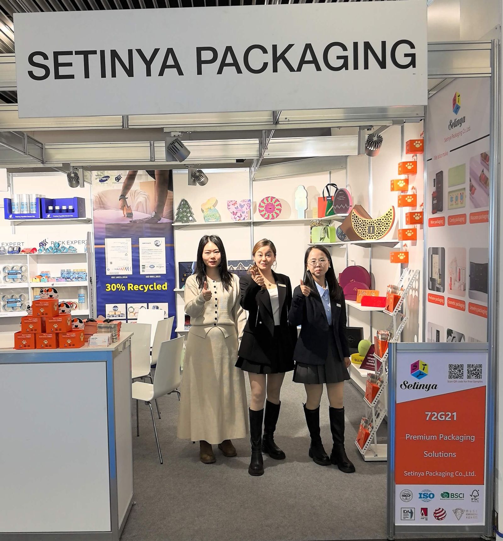 Setinya team meeting with customers